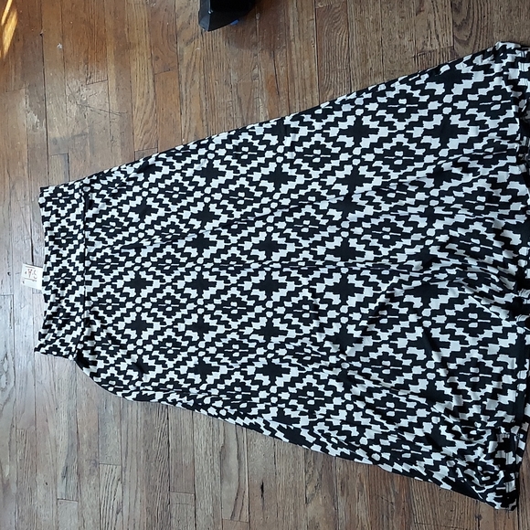 Dress and skirt - Picture 7 of 11